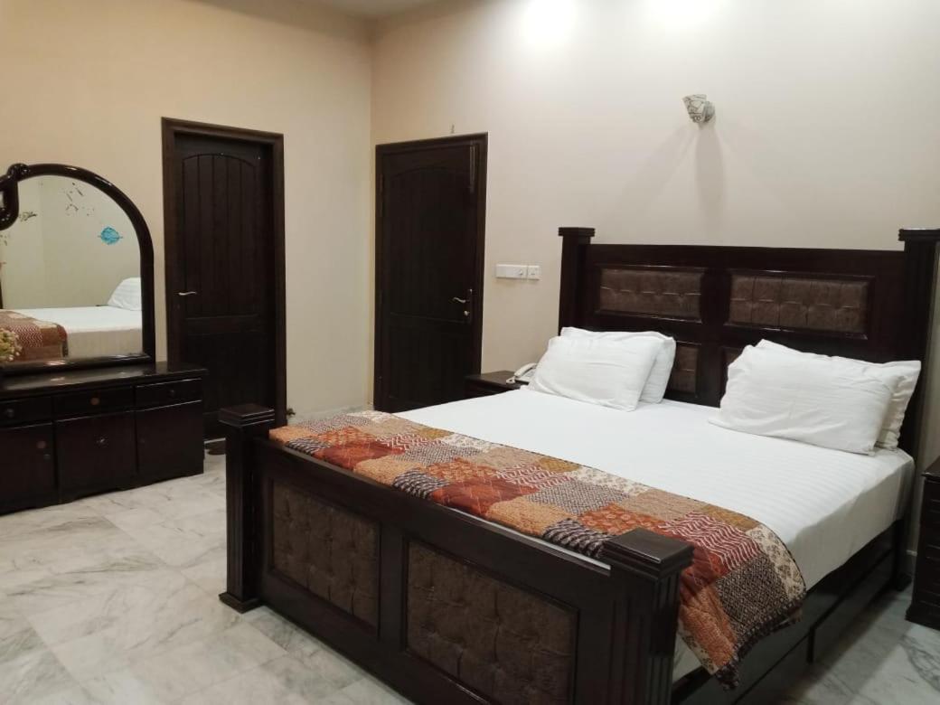 Hotel State Residency Bahawalpur Exteriör bild